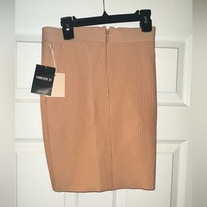 NEW Peach form fitting skirt ORIGINAL TAG
